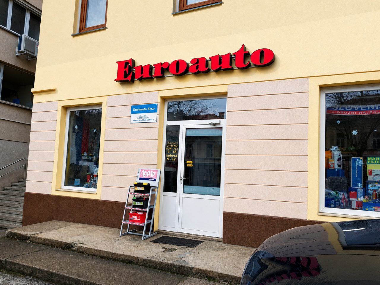Vhod v trgovino z rezervnimi deli Euroavto